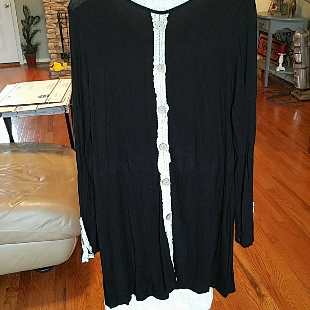 Black tunic with cute wodden buttons down back